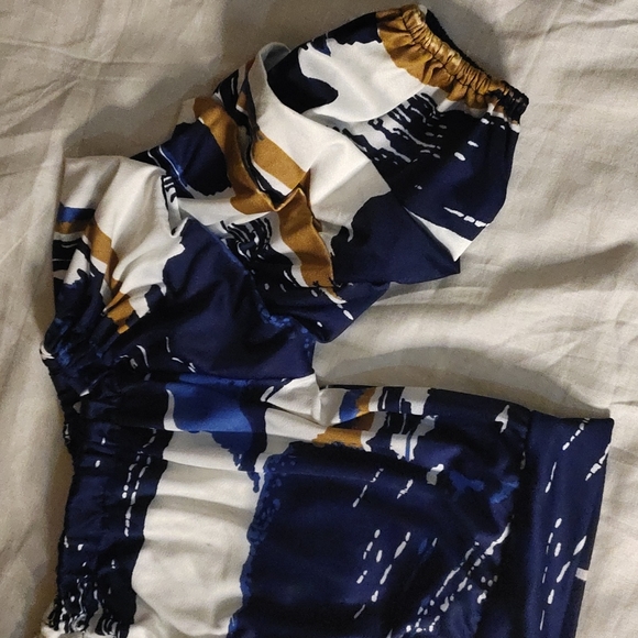 Baloon sleeve Ruffle crop top (fixed price ) - Picture 4 of 7